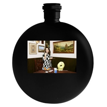 Aubrey Plaza Round Flask