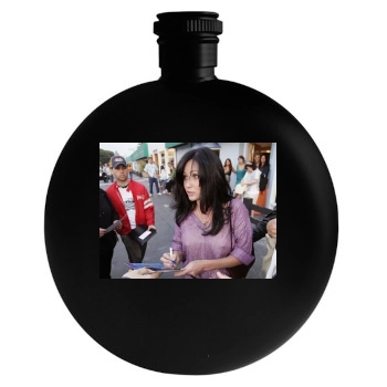 Shannen Doherty Round Flask