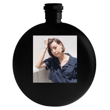 Aubrey Plaza Round Flask