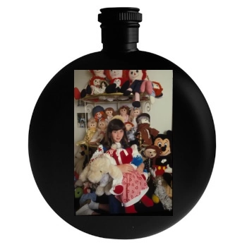 Shannen Doherty Round Flask