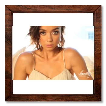 Sarah Hyland 12x12