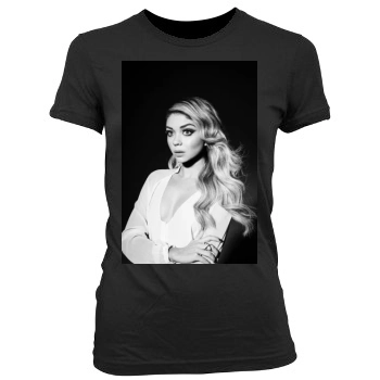 Sarah Hyland Women's Junior Cut Crewneck T-Shirt