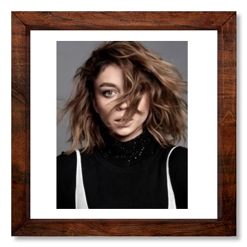 Sarah Hyland 12x12