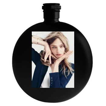 Sasha Pivovarova Round Flask