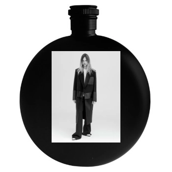 Sasha Pivovarova Round Flask