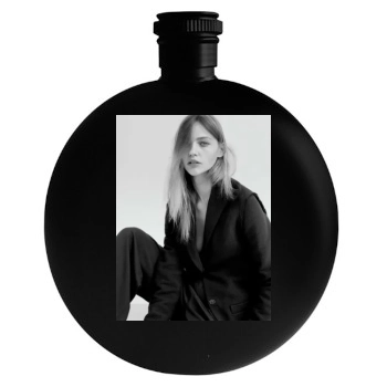 Sasha Pivovarova Round Flask