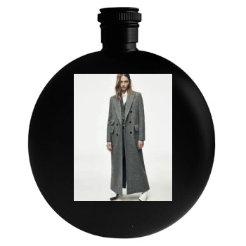 Sasha Pivovarova Round Flask