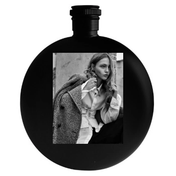 Sasha Pivovarova Round Flask