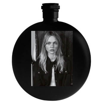 Sasha Pivovarova Round Flask